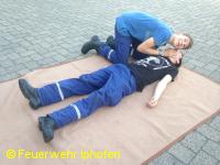 Genauso wie technische Fertigkeiten mussten auch Kenntnisse aus der Ersten Hilfe vorgeführt werden.