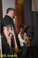 Einzug der Nachwuchsmusikers und ihres Lehrers