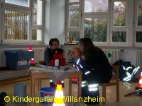 Der Feuerteufel beim Zündeln