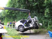 Verkehrsunfall mit eingeklemmter Person