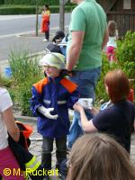Im echten Feuerwehroutfit konnten sich die Kinder auch fotografieren lassen ...