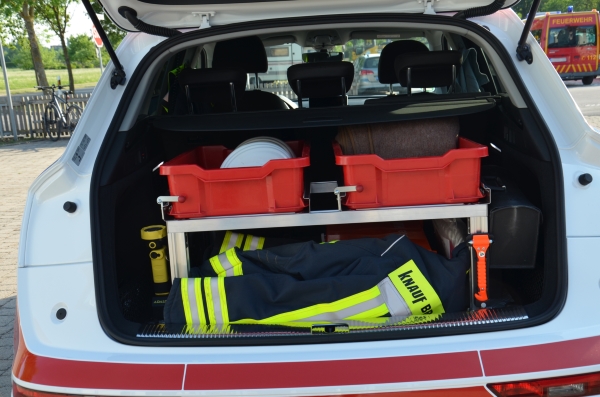 Blick in den Kofferraum:

Diverses Einsatzmaterial