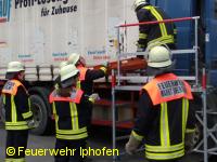 Rettung einer Person aus dem LKW-Führerhaus